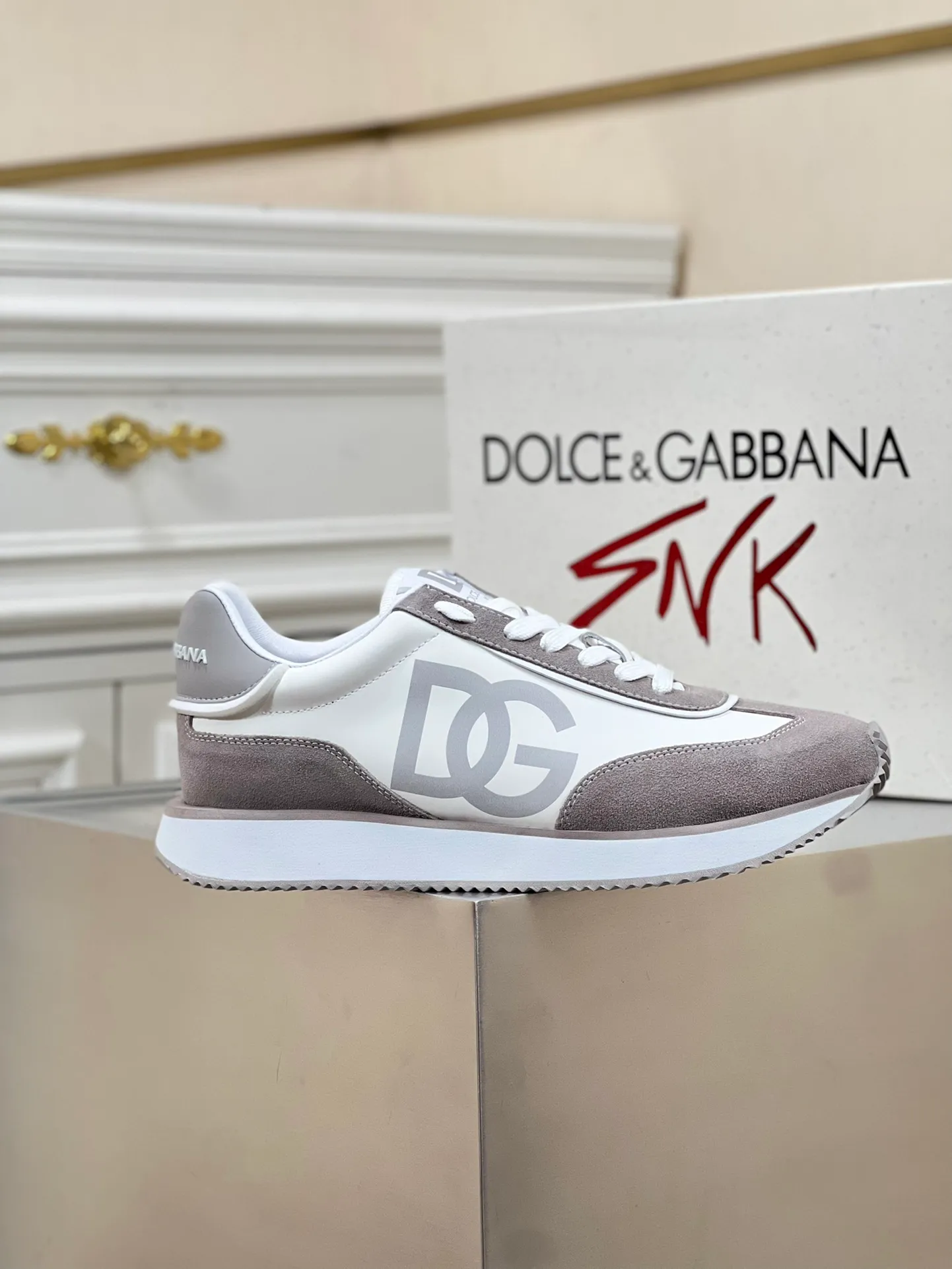 Men's Men's Shoes💰440【New Style】🐝🐝DG••New••Dolce&G*_dgDolce&G*_dgDolce & G*_dg 2024 Early Spring New Men's Lace-up Leather Casual Sports Shoes Made of imported suede cowhide spliced ​​with waterproof fabric, mixed and matched color design, a fashionable and energetic sports shoe that easily meets the needs of modern dressing and highlights the contemporary lifestyle style. The foot is fully lined with cowhide for greater comfort. The tongue and heel are decorated with logos. It is equipped with a rubber outsole. The heel and toe are wrapped to further protect our feet. It is a model worth buying! Size: 39-44 (customized at 38.45)